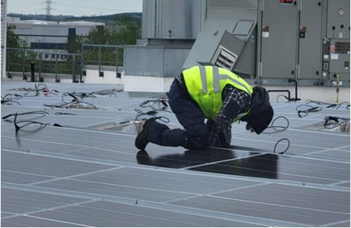 Aufdach-Solaranlagen: Wichtige Sicherheitspraktiken für C&I-Installationen